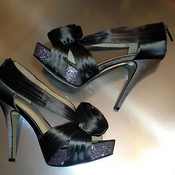 Enzo Angiolini Shoes - Dark Grey Glitter ENZO ANGIOLINI Heels Size 6